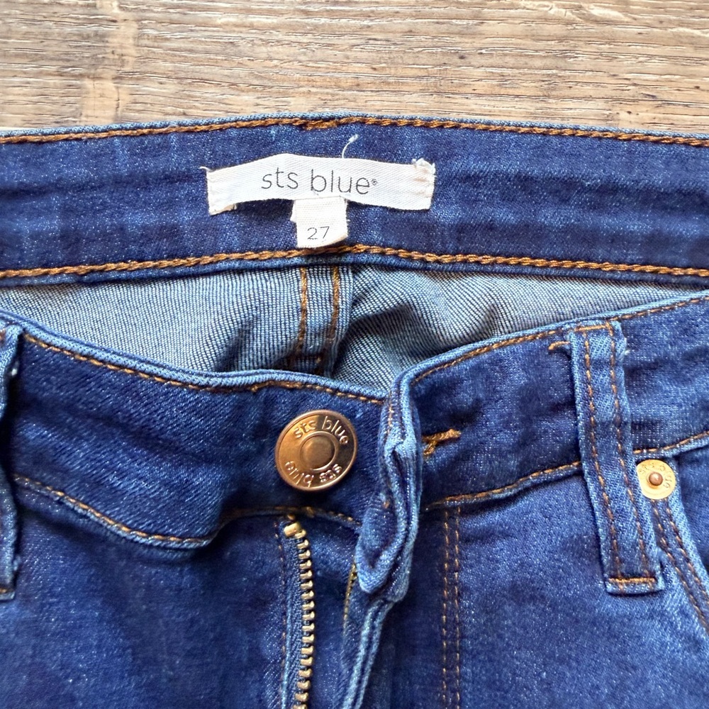 ESSENTIAL EVERYDAY DENIM - EXCELLENT CONDITION